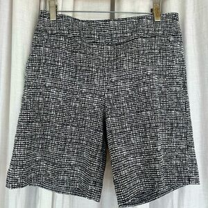 NEW YORK & COMPANY Shorts. Mid-thigh Length, Black and White, Stretch. Pockets